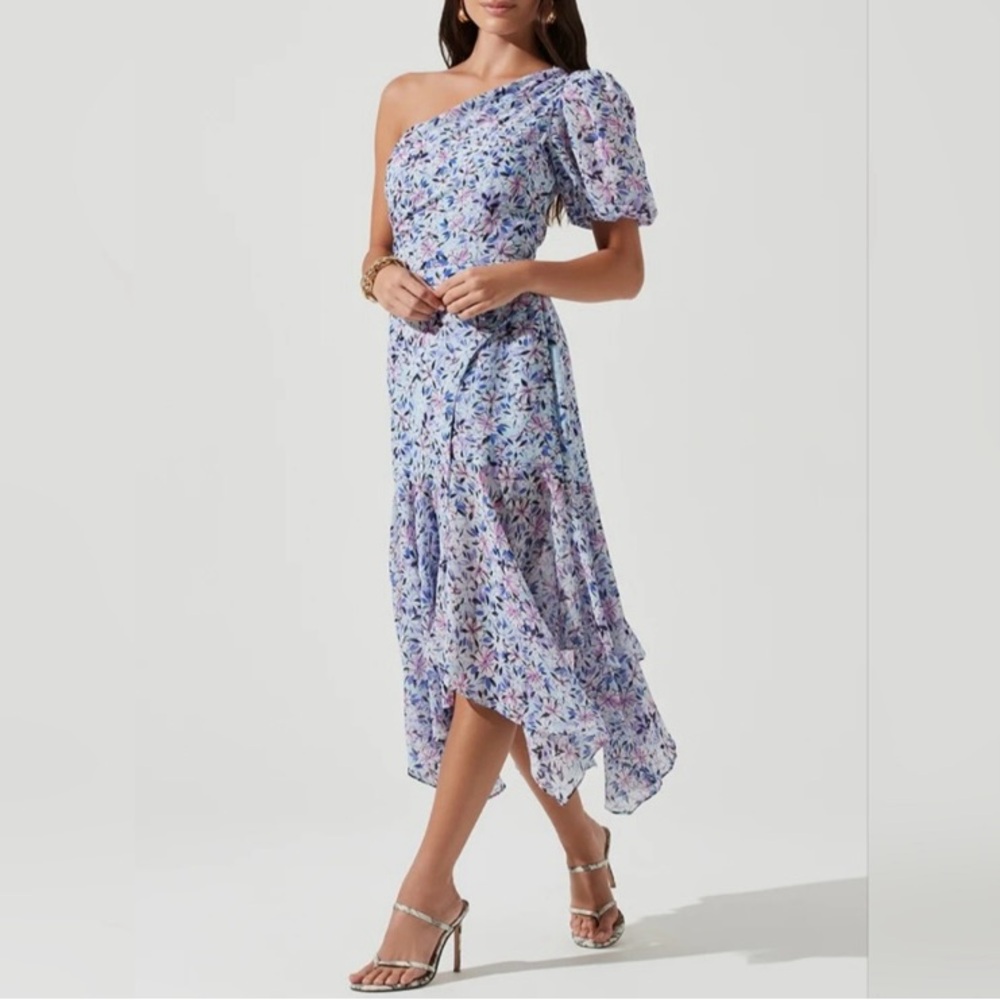 Astr One-Shoulder Lavender Floral Midi Dress